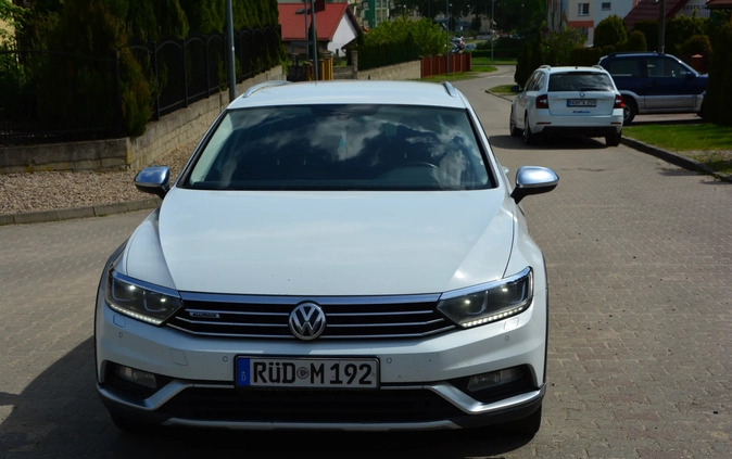 Volkswagen Passat cena 59900 przebieg: 221000, rok produkcji 2016 z Łobez małe 596